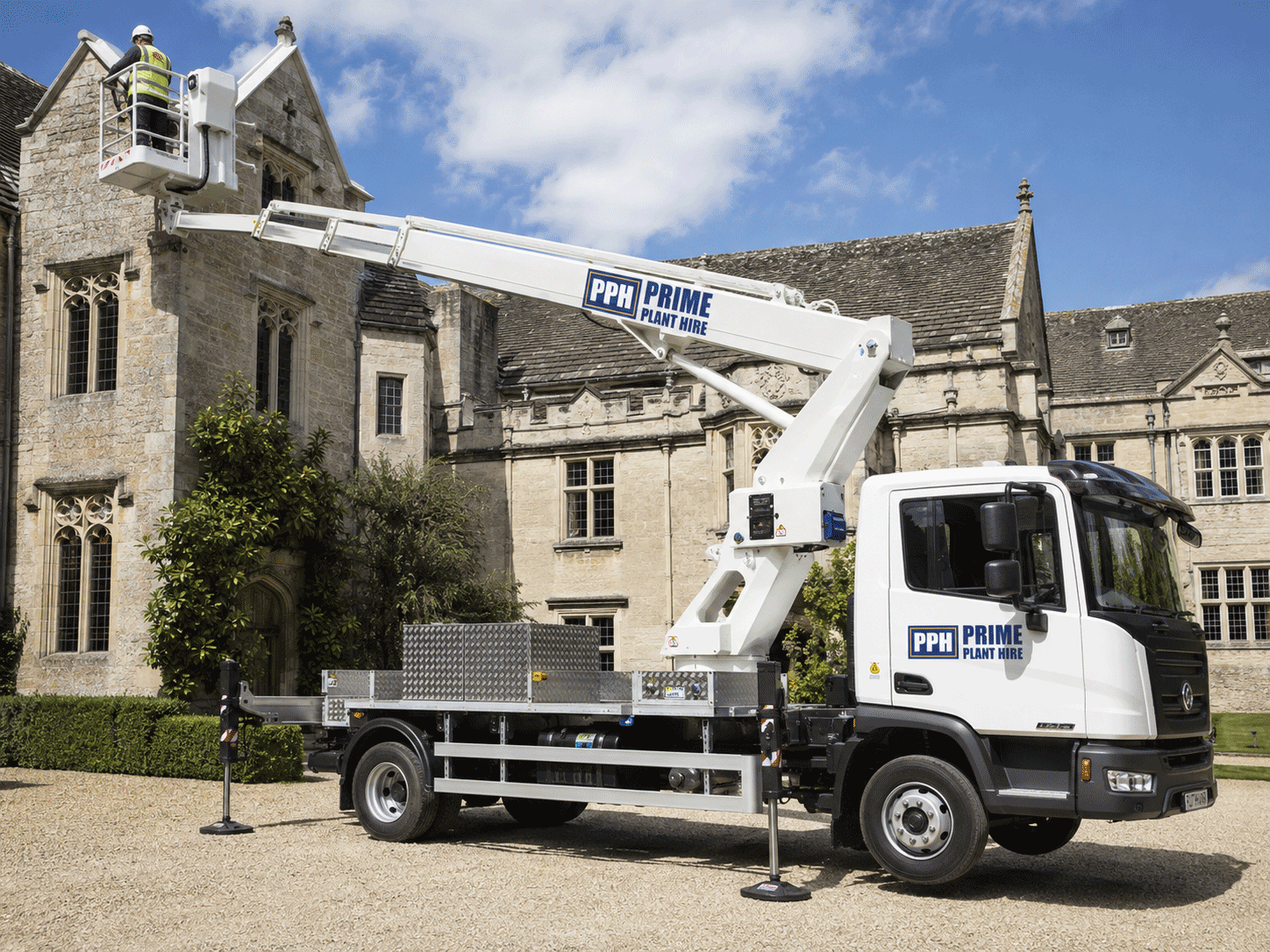 Lorry mounted MEWP working on a heritage building